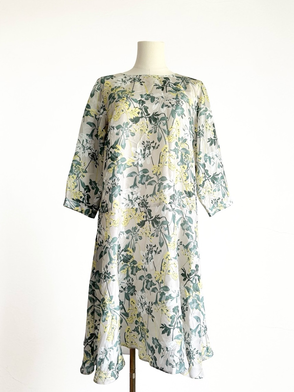 Rosso35 Floral Silk Shift Dress in Light Gray, Green & Yellow